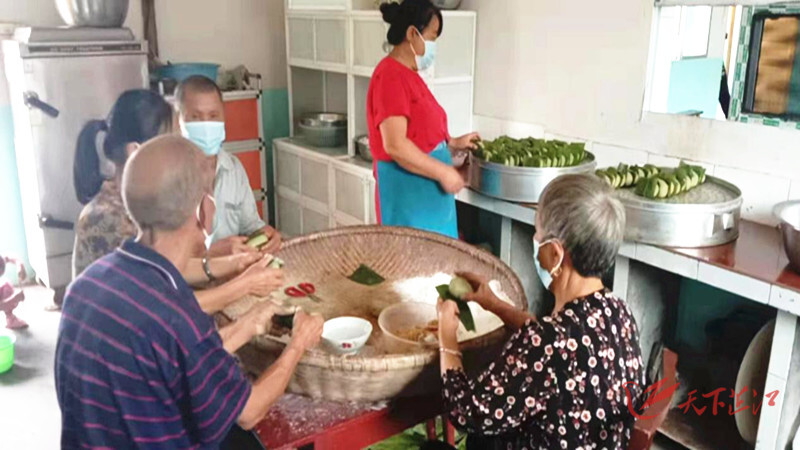 新店坪镇：敬老爱老情满中秋