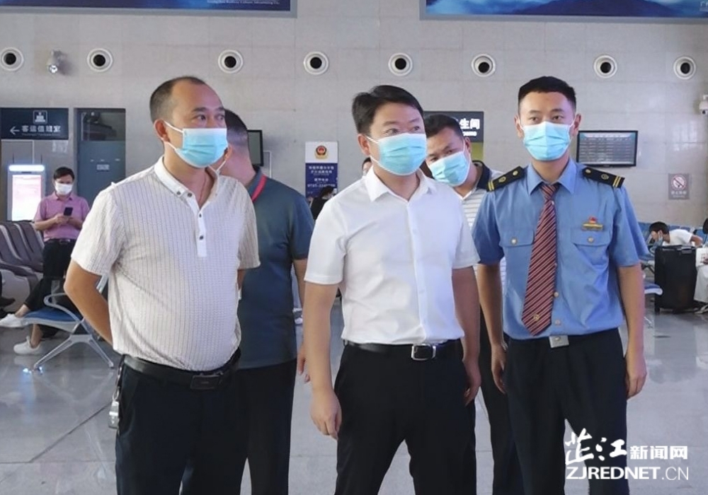 梁志平走访慰问疫情防控一线值守工作人员