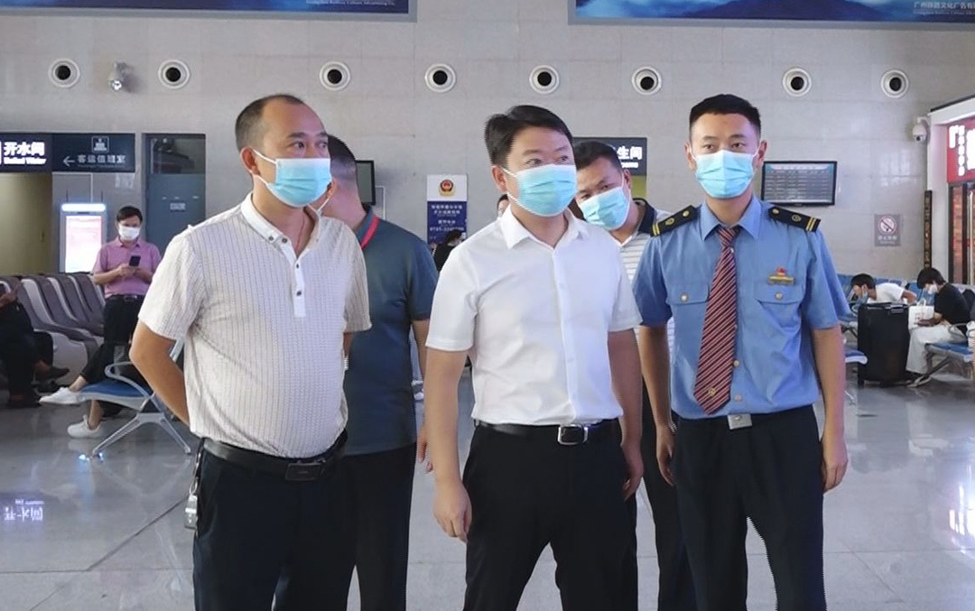 梁志平走访慰问疫情防控一线值守工作人员