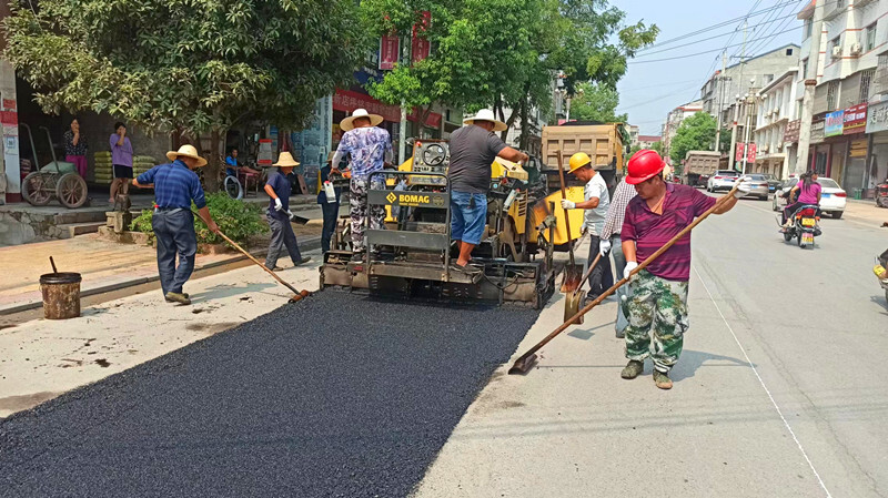 新店坪镇：修缮马路整顿市场 美丽集镇蝶变焕新
