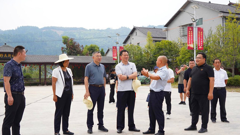 石希欣参加市六届人大代表芷江小组调研活动