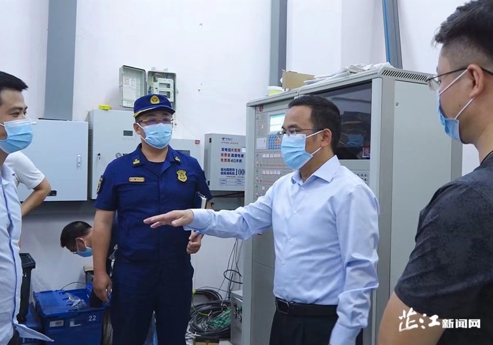 梁元和以“四不两直”方式赴部分商超、企业督导安全生产工作