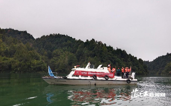 芷江首次开展㵲水河水生生物资源监测  为科学评估十年禁渔成效提供依据