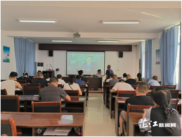 芷江司法所组织社区矫正对象学习《民法典》