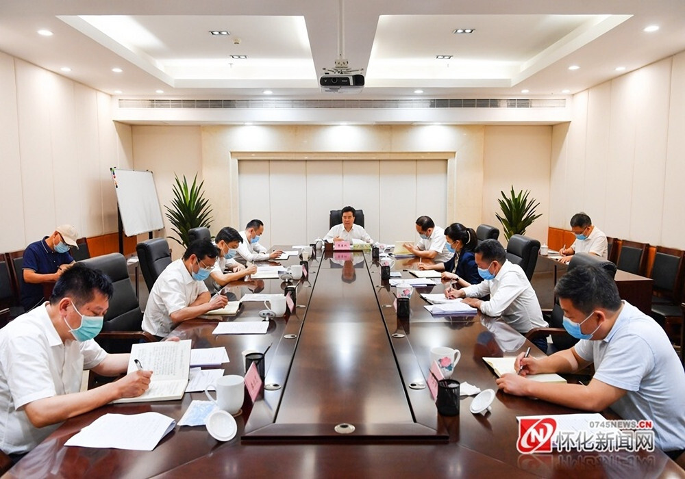 市政府召开领导班子成员“三整顿两提升”专题会议