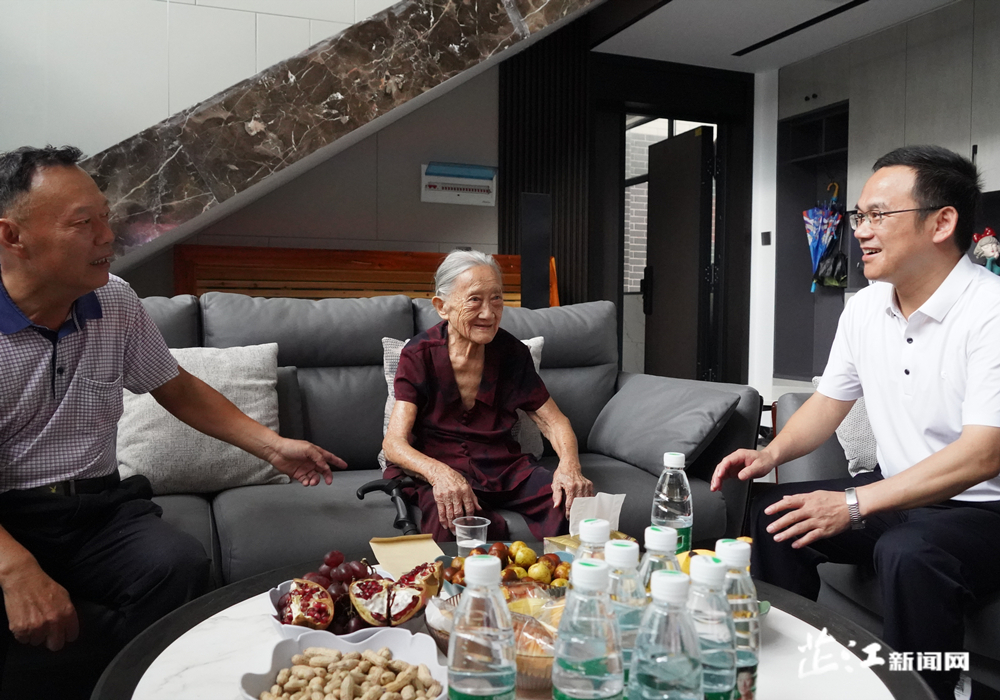 重阳将至 敬老情浓！梁元和走访慰问百岁老人