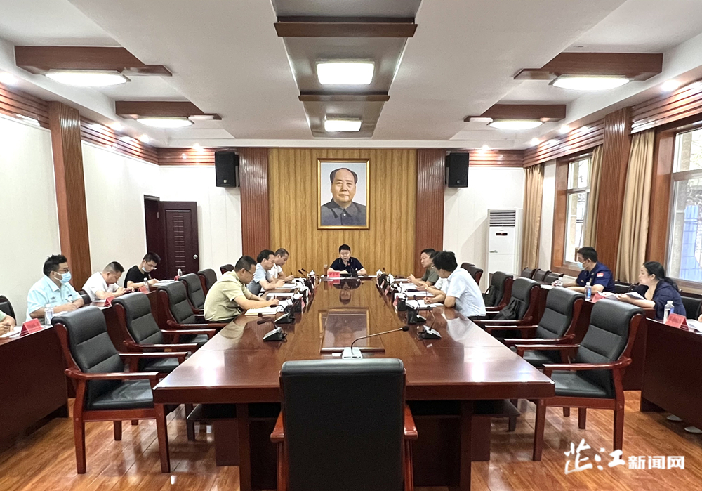 县委常委议军会议召开