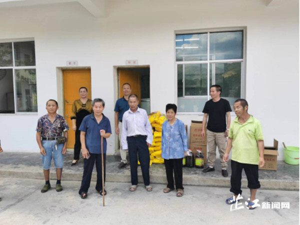 水宽乡庆湾村：爱心企业情暖敬老院