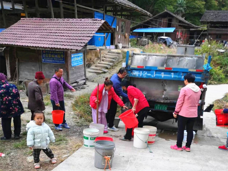 芷江镇沙溪村：为民服务显真情，抗旱送水润民心