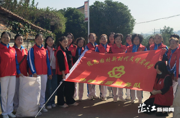 “喜迎二十大 奋进新征程”县妇联开展送戏下乡活动