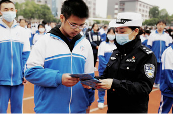 芷江交警：交通宣传进校园  出行安全“驻”心间