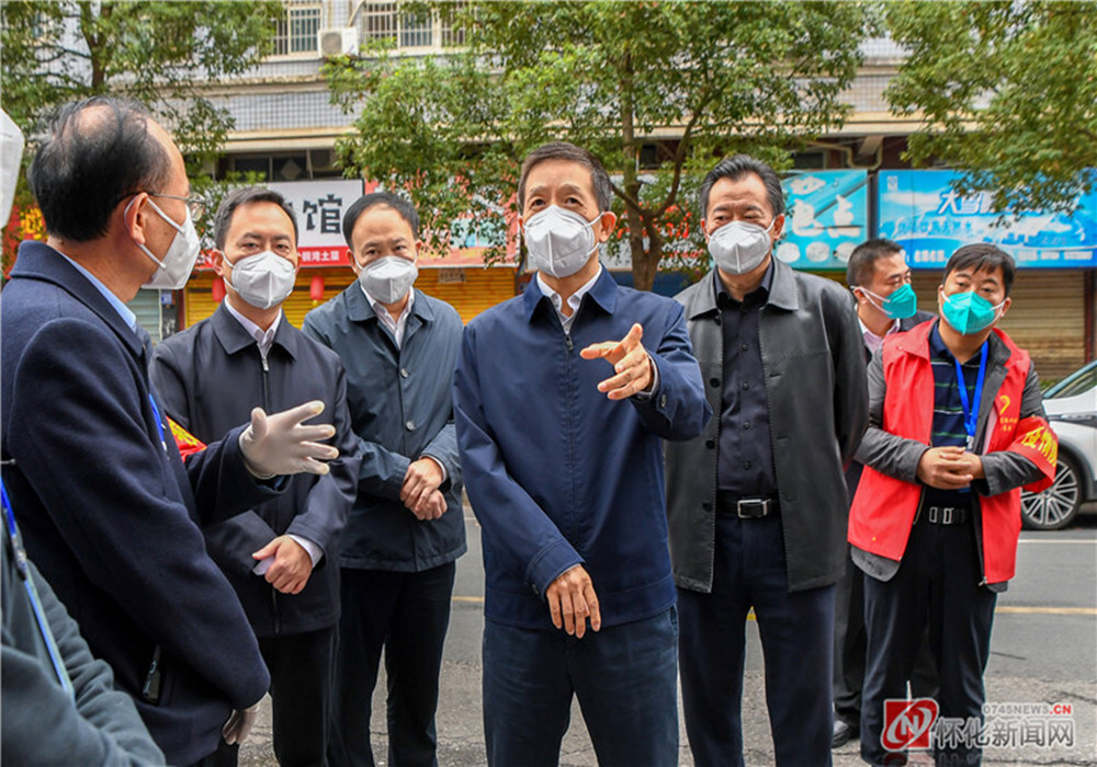 许忠建慰问一线医护人员和现场督导疫情防控工作