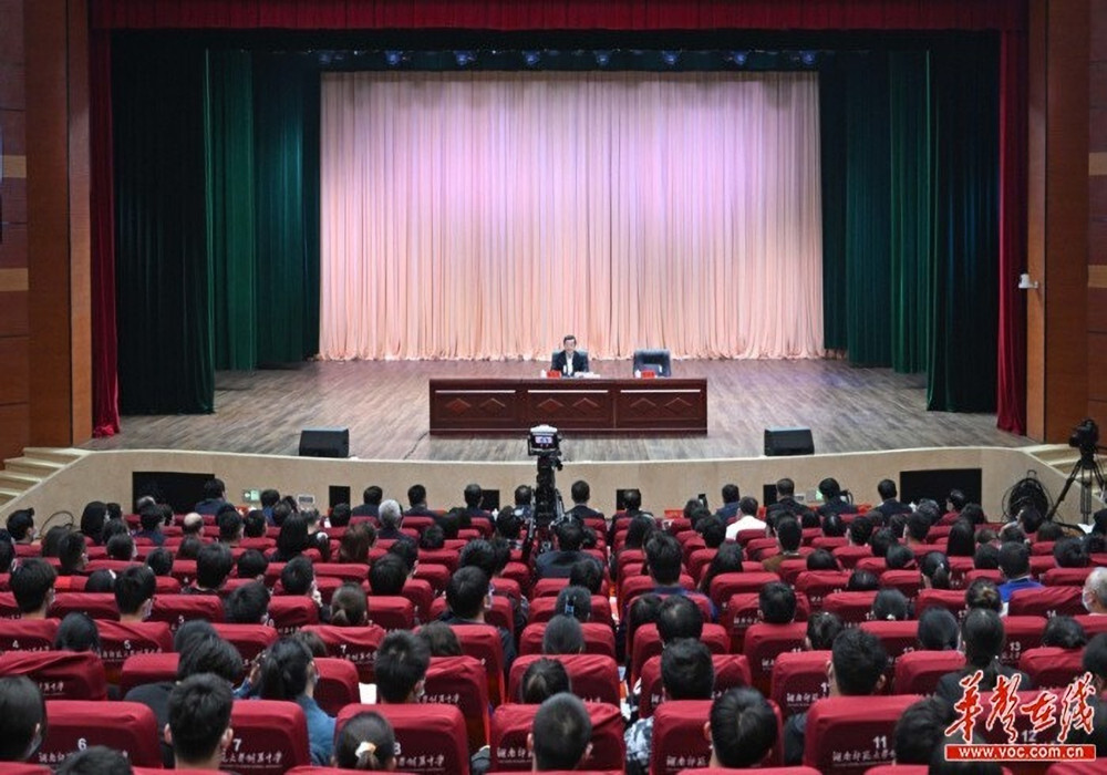学习贯彻二十大精神中央宣讲团高校宣讲报告会举行