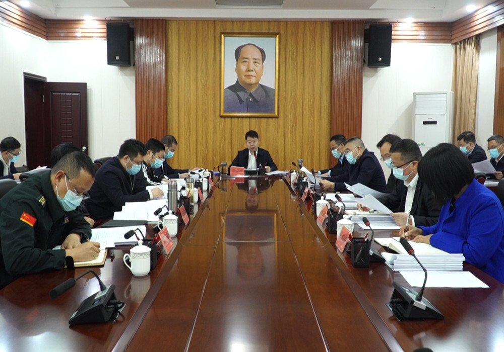 县委常委会第三十六次会议召开 梁志平主持并讲话