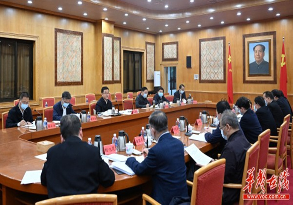 省委召开党外人士座谈会 张庆伟主持