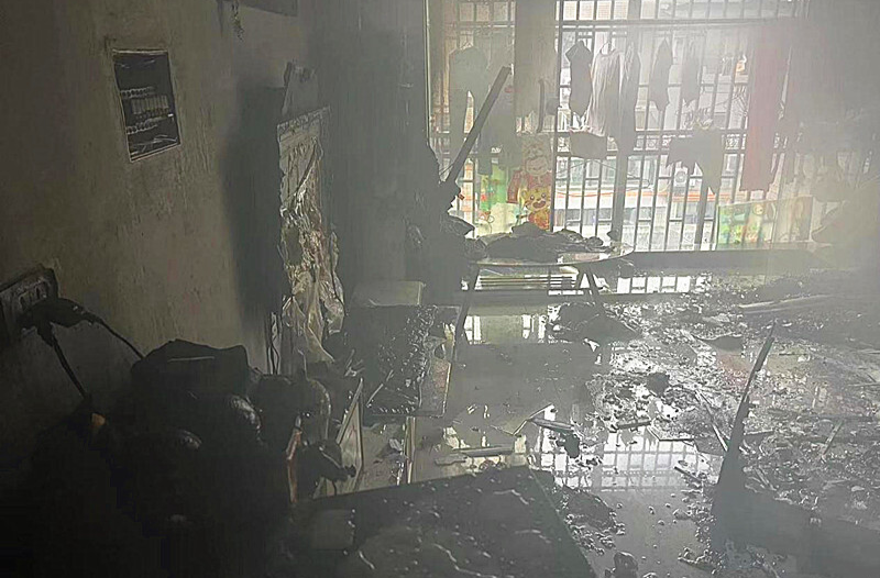 芷江：电暖器烘烤衣物引火灾！一家四口被困，消防紧急救援