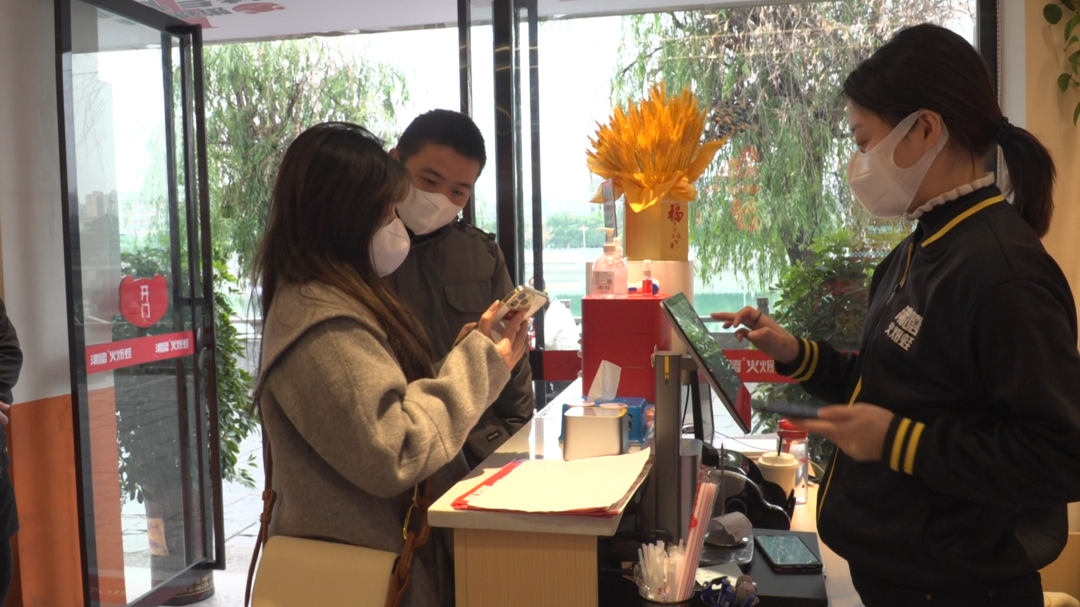 烟火气回来了！餐饮有序恢复，安全防疫不放松