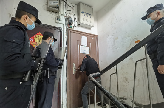 芷江法院：被执行人非法占据房屋，被依法强制腾房