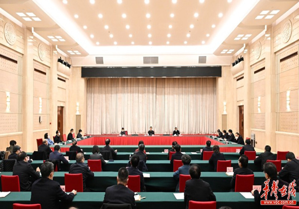 张庆伟主持召开省委常委会（扩大）会议
