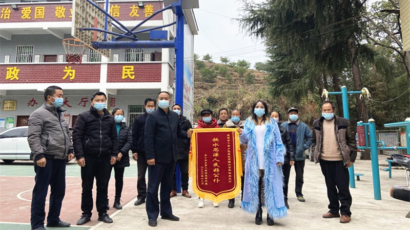 罗卜田乡：高效解决用水难 村民致谢赠锦旗