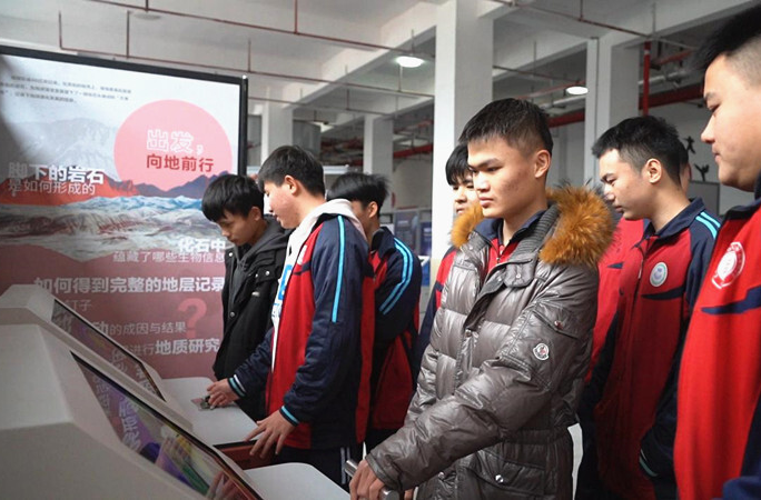 中国流动科技馆巡展活动走进精武体育艺术职业学校