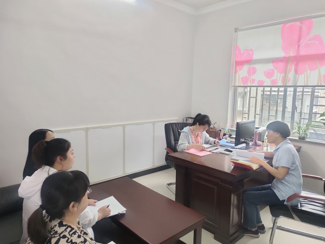 三整顿两提升丨芷江妇联开展批评与自我批评会议