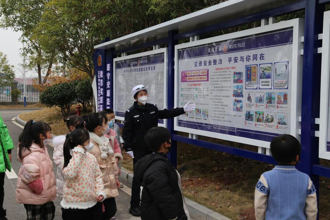 芷江交通安全宣传教育实践基地迎来首批小小体验者