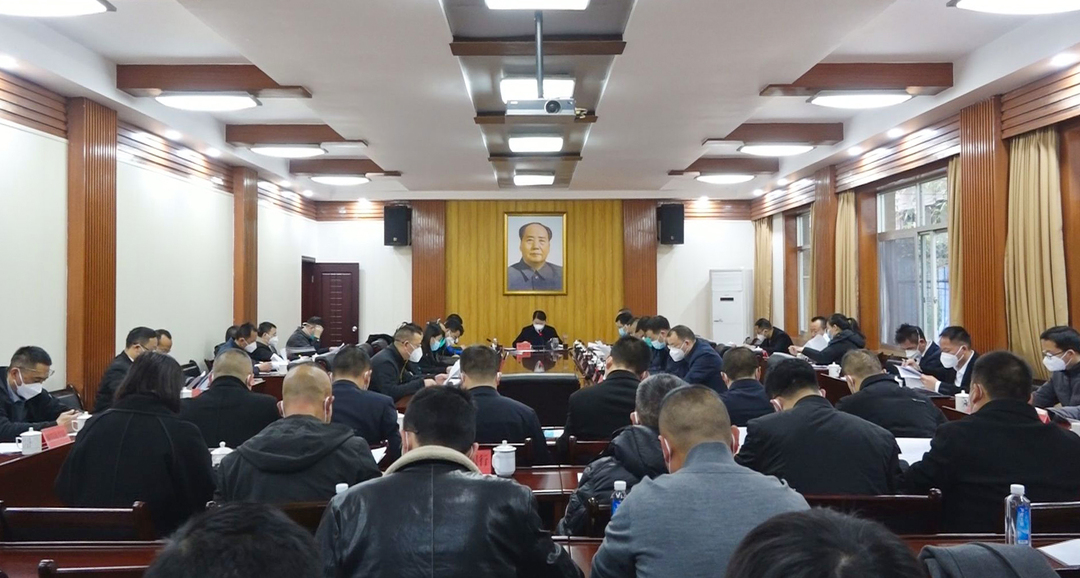 梁志平在全县招商引资工作调度会暨产业开发区办公会上强调：聚焦“五好”园区建设 深耕产业链招商 推动县域经济高质量发展