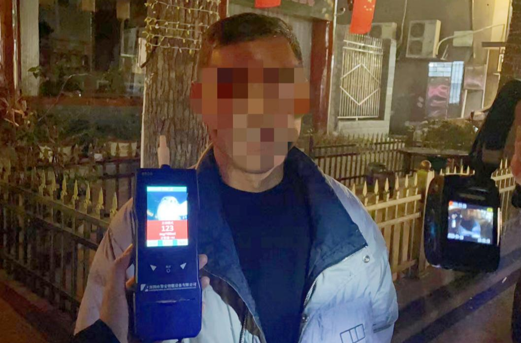 迎春护安芷江交警严查酒驾醉驾