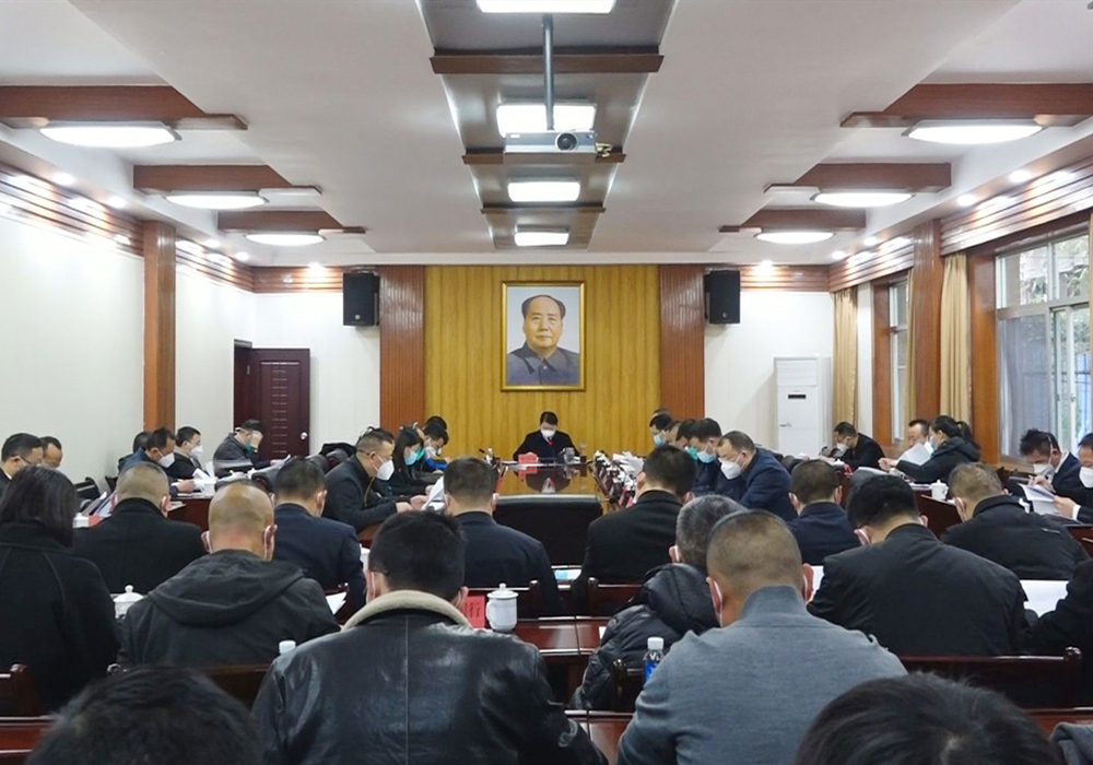 梁志平在全县招商引资工作调度会暨产业开发区办公会上强调：聚焦“五好”园区建设 深耕产业链招商 推动县域经济高质量发展