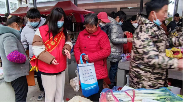 芷江司法局：助力法治乡村，返乡大学生“送法下乡”过新年