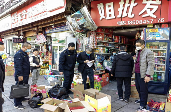 芷江积极开展烟花爆竹“打非治违”行动