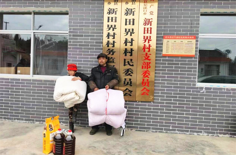 新春走基层送温暖丨梨溪口乡：驻村工作队开展节前慰问和清扫 向困难群众送温暖