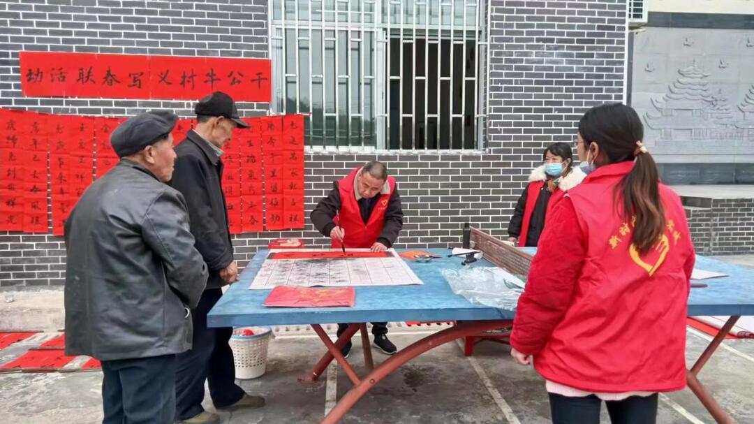 我们的中国梦 文化进万家丨三道坑镇：义写春联增年味 翰墨飘香暖民心
