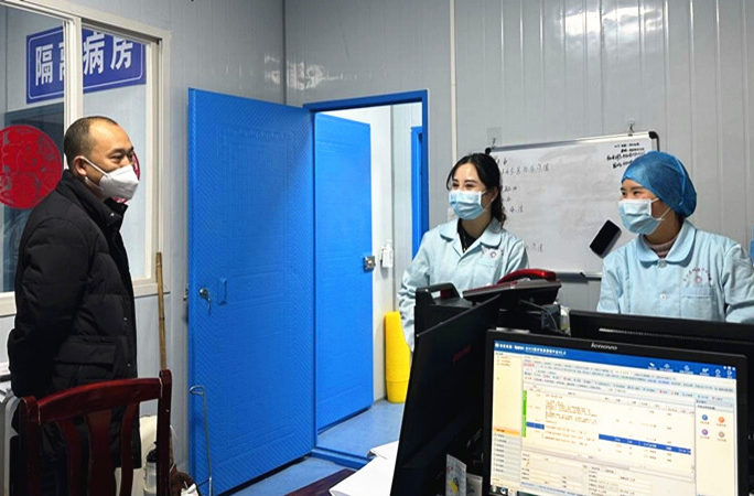 新春走基层送温暖丨杨贤德走访慰问一线医务人员