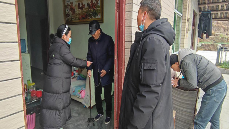 公路建设养护中心：节前慰问暖人心 岁寒温暖送祝福