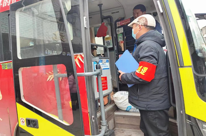 新店坪镇：春节我在岗 坚守显担当