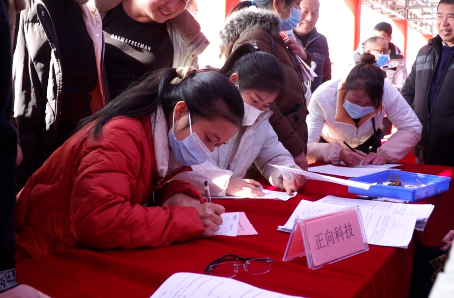 芷江：产业开发区年后首场招聘会 为企业发展蓄能