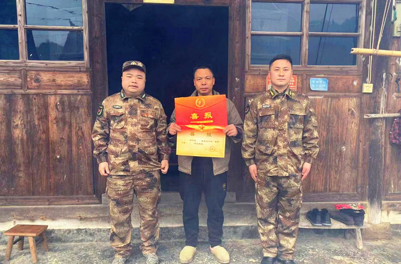 新店坪镇：为“四有”优秀士兵送喜报