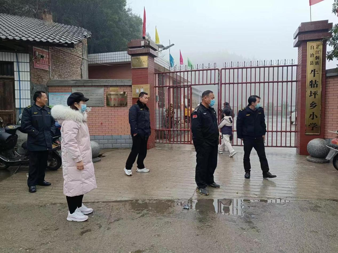 牛牯坪乡：开展学生开学日“安全守护”行动