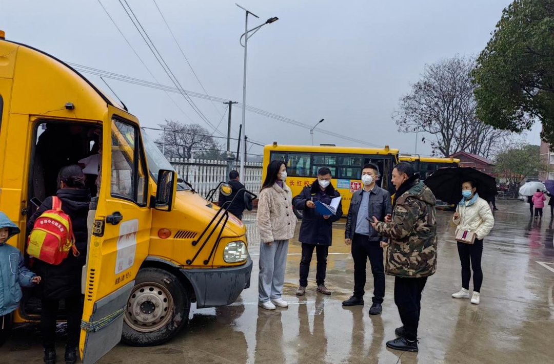 罗旧镇：安全检查进校园 讲好开学第一课