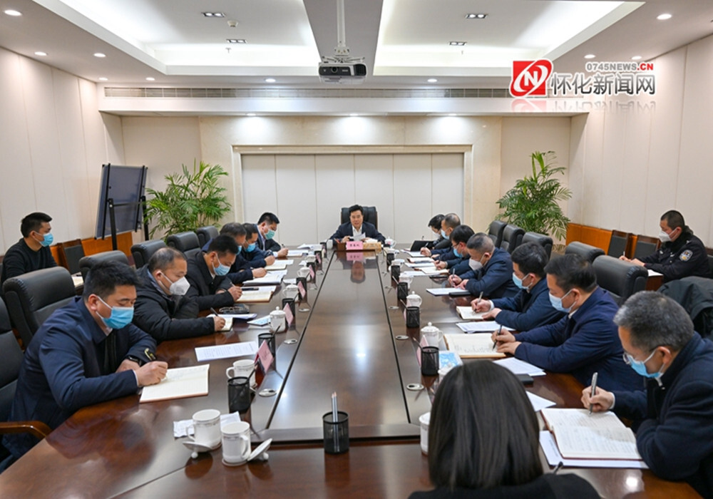 黎春秋专题调度城区停车管理工作