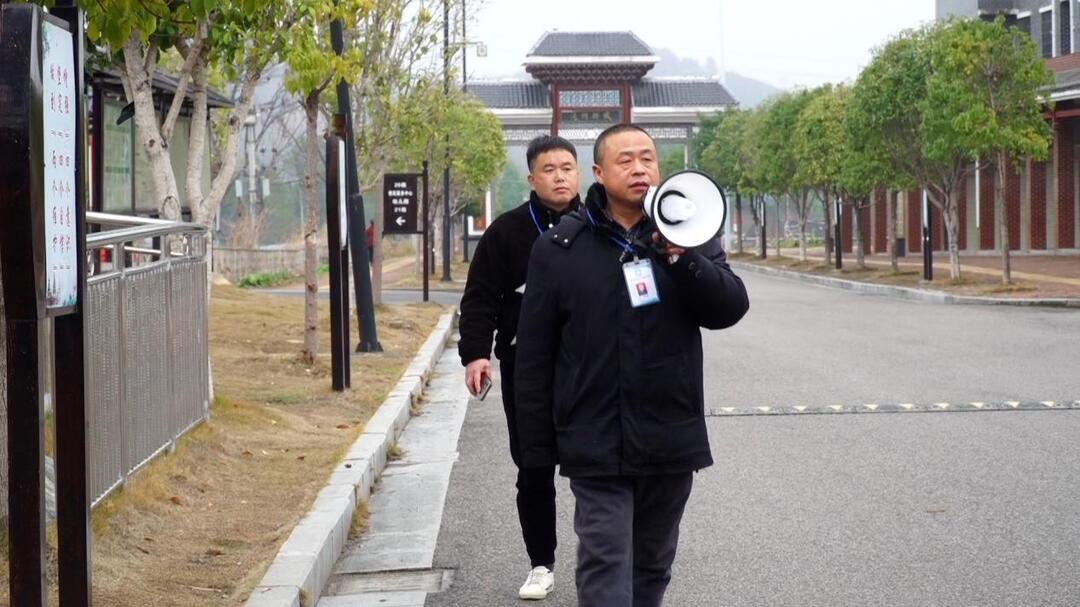 七里桥易地扶贫搬迁安置区：物业管理见实效 贴心服务暖民心