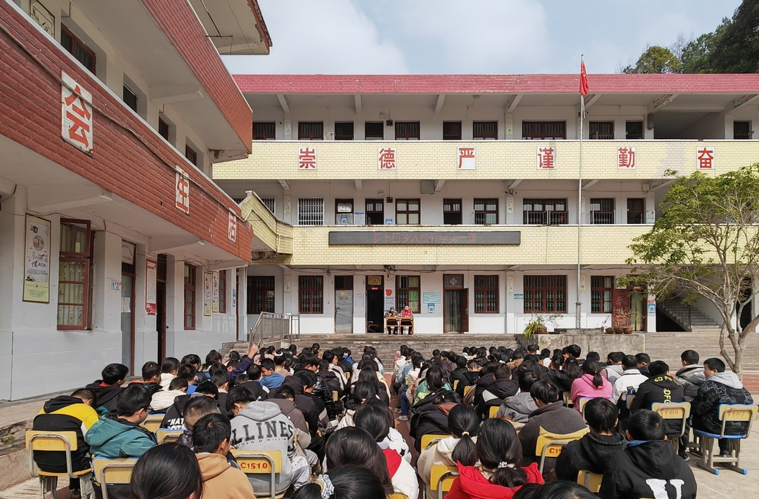 罗卜田乡：《开学第一课》交通安全进校园