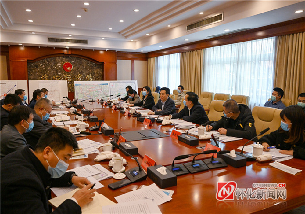 在怀全国人大代表视察全市重大交通水利建设项目