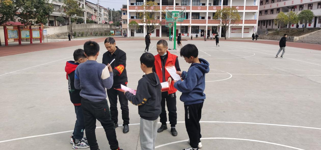 洞下场乡：开展道路交通安全 校园宣传活动