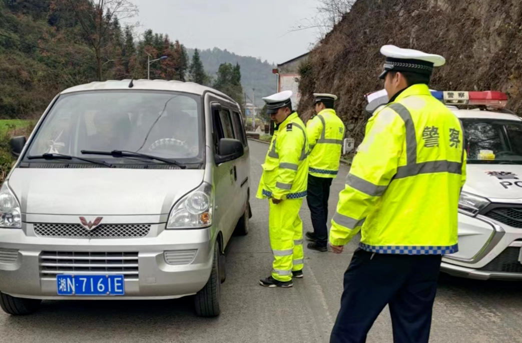 冷水溪乡：开展农村道路交通安全整治行动