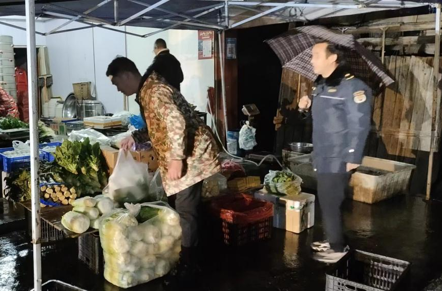 大树坳乡:专项整治马路市场 着力优化赶集环境