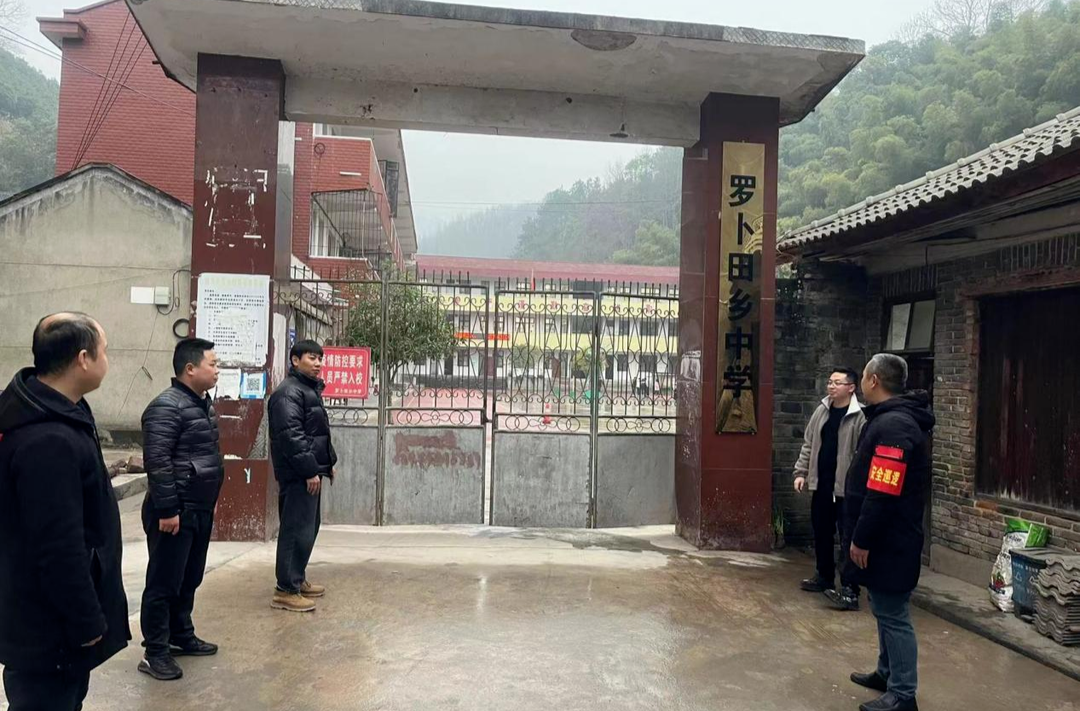 罗卜田乡：持续开展校园周边环境治理