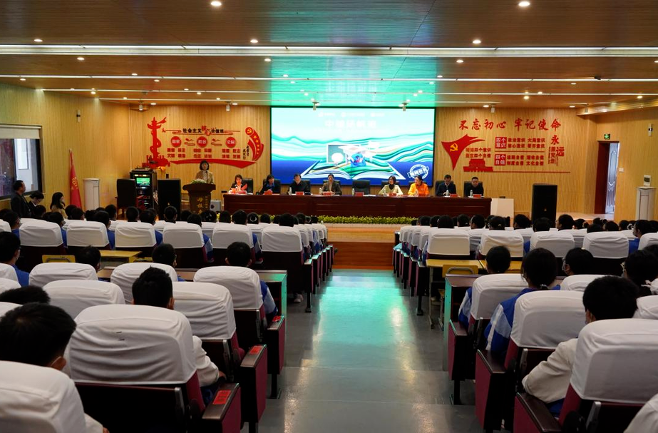 “思源·中骏扬帆班”捐赠暨挂牌仪式在芷江三中举行
